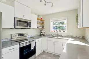 9101 N Allegheny Ave, Portland, OR 97203 - Photo 11