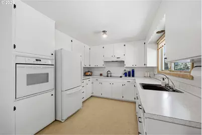 1522 Russet Dr, Eugene, OR 97401 - Photo 9