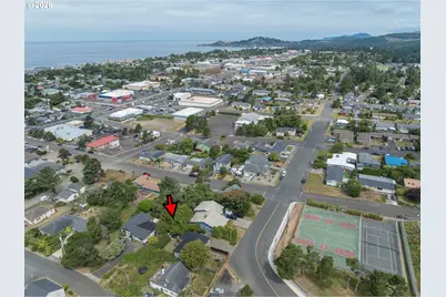 317 NE Benton St, Newport, OR 97365 - Photo 41