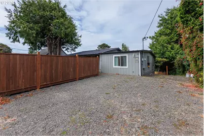 317 NE Benton St, Newport, OR 97365 - Photo 23