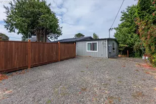 317 NE Benton St, Newport, OR 97365 - Photo 23