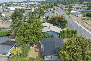 317 NE Benton St, Newport, OR 97365 - Photo 39