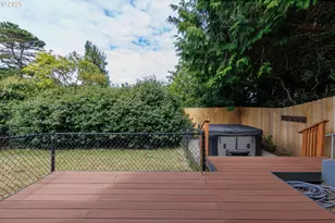 317 NE Benton St, Newport, OR 97365 - Photo 31