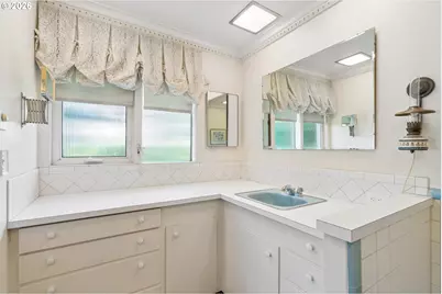 6550 N Tyler Ave, Portland, OR 97035 - Photo 19