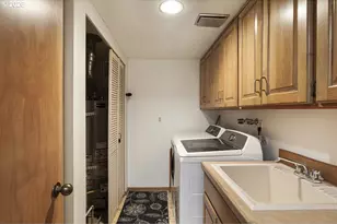 241 SW Ebb Ave, Lincoln City, OR 97367 - Photo 41