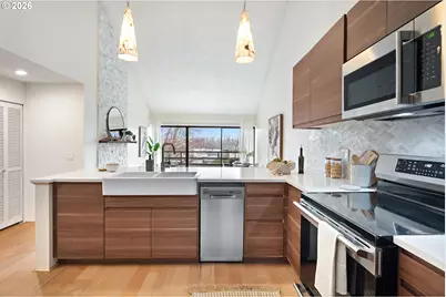 5250 S Landing Dr #310, Portland, OR 97239 - Photo 5