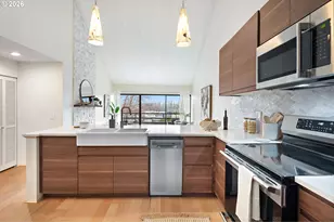 5250 S Landing Dr, Portland, OR 97239 - Photo 5