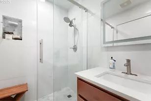 5250 S Landing Dr, Portland, OR 97239 - Photo 15