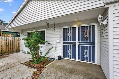 8739 SE Knapp St, Portland, OR 97266 - Photo 5