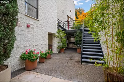 1907 NW Hoyt St, Portland, OR 97209 - Photo 5