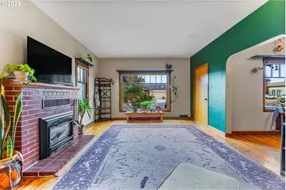 633 SE Ash St, Dallas, OR 97338 - Photo 7