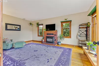 633 SE Ash St, Dallas, OR 97338 - Photo 5