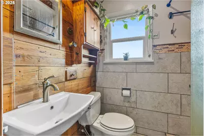 633 SE Ash St, Dallas, OR 97338 - Photo 11