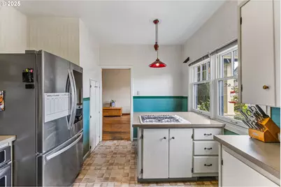 633 SE Ash St, Dallas, OR 97338 - Photo 17