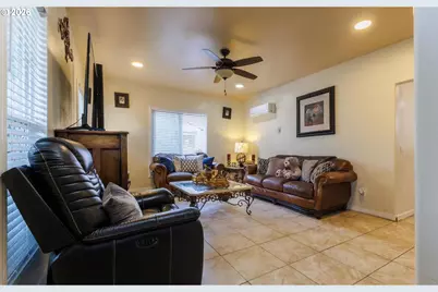 1329 Baker St, Salem, OR 97301 - Photo 5