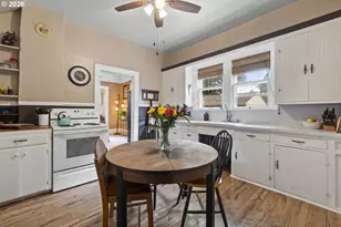 9027 N Charleston Ave, Portland, OR 97203 - Photo 7
