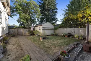 9027 N Charleston Ave, Portland, OR 97203 - Photo 25
