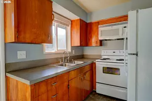 1049 SE Walnut St, Hillsboro, OR 97123 - Photo 11