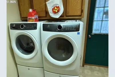 1199 N Terry St, Eugene, OR 97402 - Photo 13