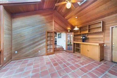 2235 SW Marigold St, Portland, OR 97219 - Photo 11