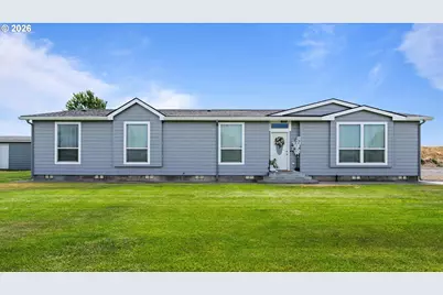 32374 E Loop Rd, Hermiston, OR 97838 - Photo 1