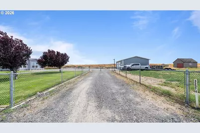 32374 E Loop Rd, Hermiston, OR 97838 - Photo 3