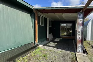 25656 Wildwood Rd, Veneta, OR 97487 - Photo 3