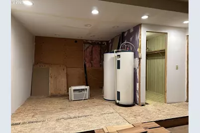 25656 Wildwood Rd, Veneta, OR 97487 - Photo 13