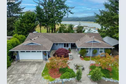1689 Applewood Dr, Coos Bay, OR 97420 - Photo 1