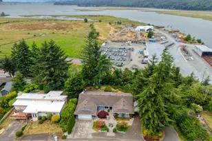 1689 Applewood Dr, Coos Bay, OR 97420 - Photo 39