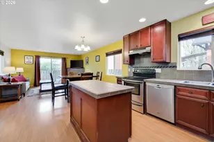 9126 SE Ash St, Portland, OR 97216 - Photo 3