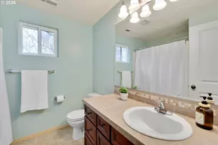 9126 SE Ash St, Portland, OR 97216 - Photo 17