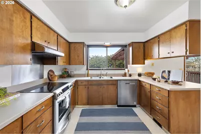 12837 NE Morris St, Portland, OR 97230 - Photo 9