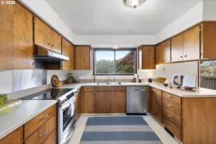 12837 NE Morris St, Portland, OR 97230 - Photo 9