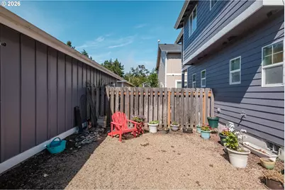 1036 9th St, Florence, OR 97439 - Photo 9