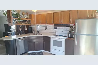 1699 27th St #21, Florence, OR 97439 - Photo 5