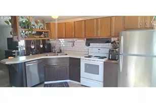 1699 27th St, Florence, OR 97439 - Photo 5