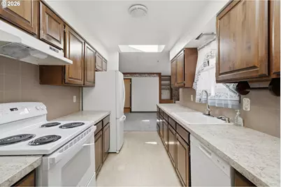 801 Ash Ave, Tillamook, OR 97141 - Photo 11