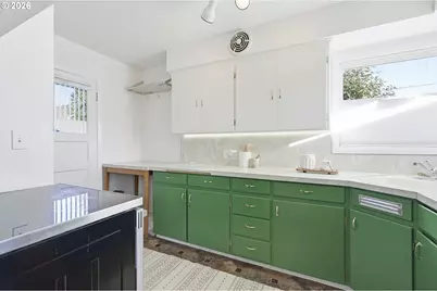 6123 NE Halsey St, Portland, OR 97213 - Photo 13