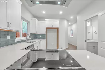 9261 E Burnside St, Portland, OR 97216 - Photo 5
