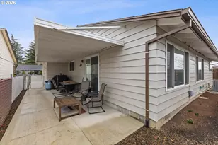 698 S Cascade Dr, Woodburn, OR 97071 - Photo 17