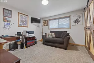 698 S Cascade Dr, Woodburn, OR 97071 - Photo 15