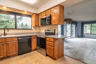 1834 NW Finch Ct, Roseburg, OR 97471 - Photo 11