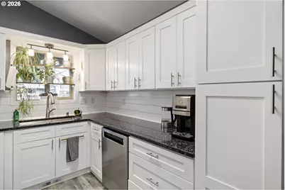 1360 Andersen Ln, Eugene, OR 97404 - Photo 9