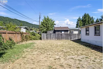 435 Spruce St, Yoncalla, OR 97499 - Photo 7