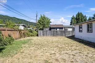 435 Spruce St, Yoncalla, OR 97499 - Photo 7