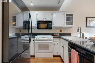 4000 Carman Dr, Lake Oswego, OR 97035 - Photo 9