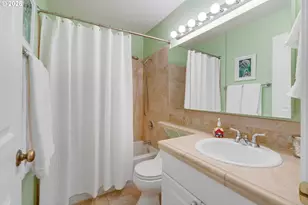 4000 Carman Dr, Lake Oswego, OR 97035 - Photo 13