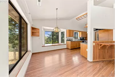 1275 Arcadia Dr, Roseburg, OR 97471 - Photo 7