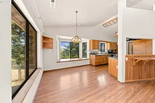 1275 Arcadia Dr, Roseburg, OR 97471 - Photo 7